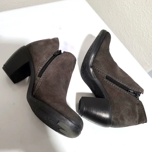 FLY LONDON Suede Gray Ankle Heeled Booties - Picture 7 of 10